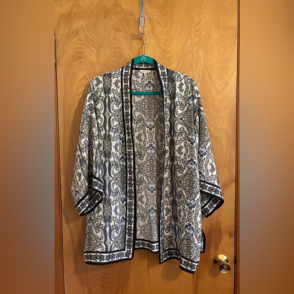 Max Studio Black and Gray Patterned Cape